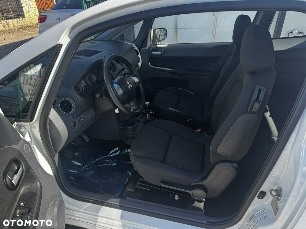 Mitsubishi Colt - 9