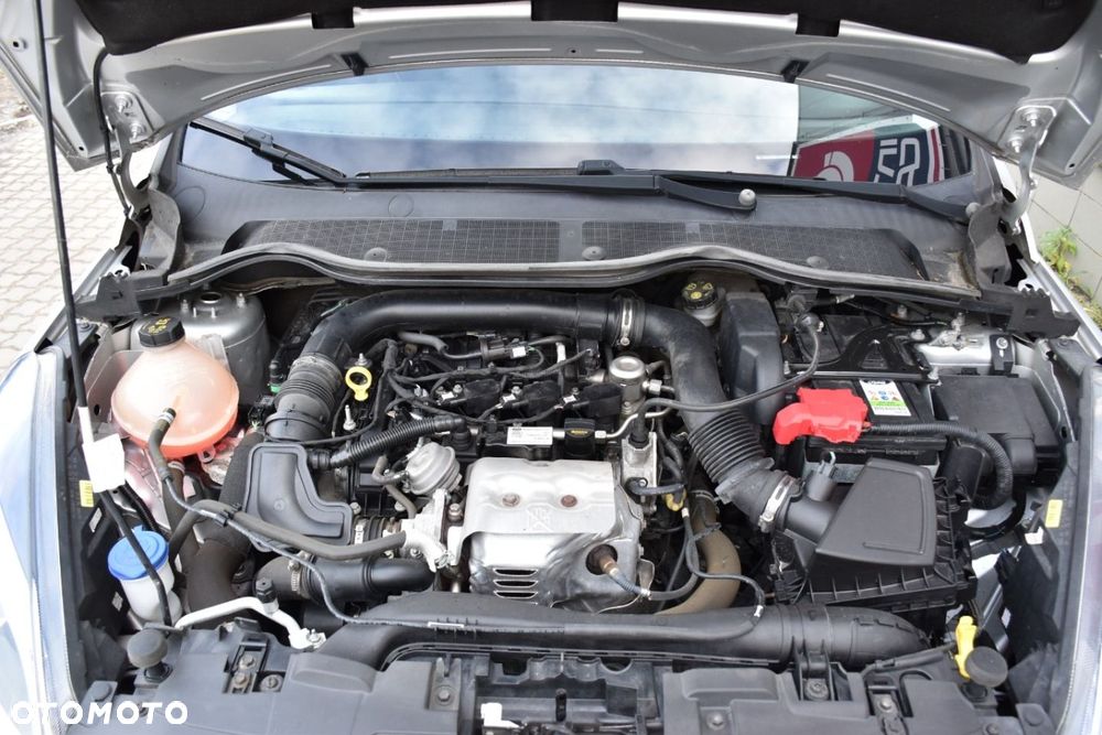 Ford Fiesta 1.0 EcoBoost S&S TITANIUM X - 28