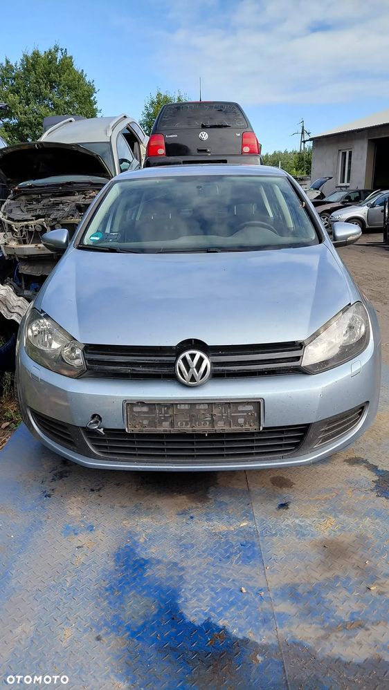 Na części: Volkswagen Golf  Rok 2011 Pojemność 1197 Moc 77 kw Benzyna - 1