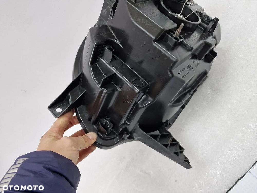 RENAULT TWINGO 3 III 14- PRAWA LAMPA PRZEDNIA PRZÓD , NR 260105419R , NR AUKCJI LA202 - 15