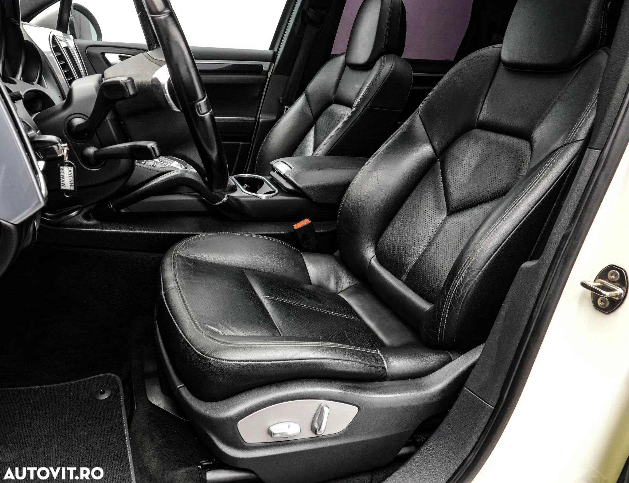 Porsche Cayenne 3.0 L V6 - 12