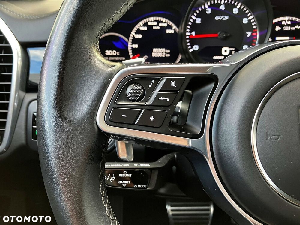 Porsche Cayenne - 25