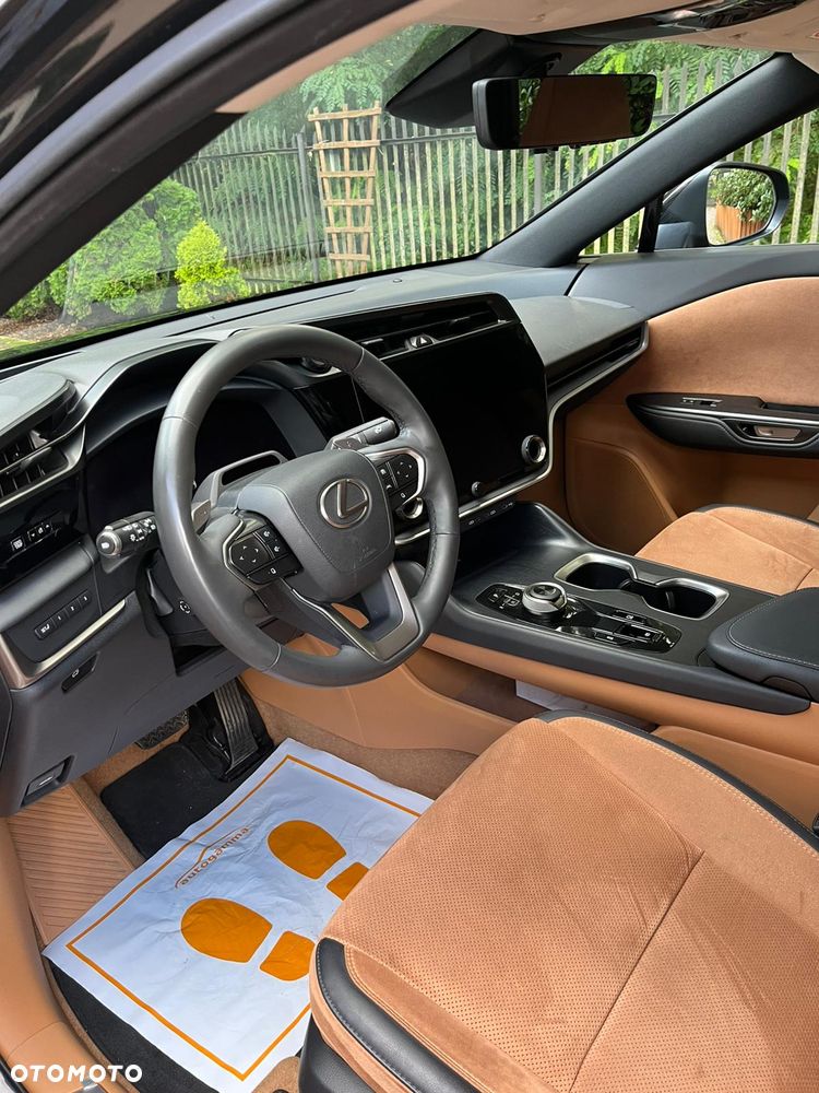 Lexus RZ 450e Omotenashi DIRECT4 - 5
