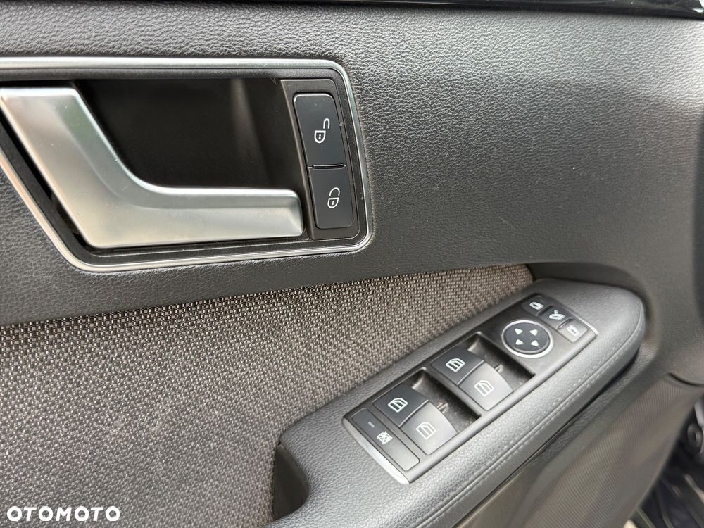 Mercedes-Benz Klasa E 220 CDI BlueEff Avantgarde - 27
