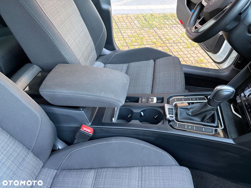 Volkswagen Passat 2.0 TDI SCR DSG 4Motion Business - 36