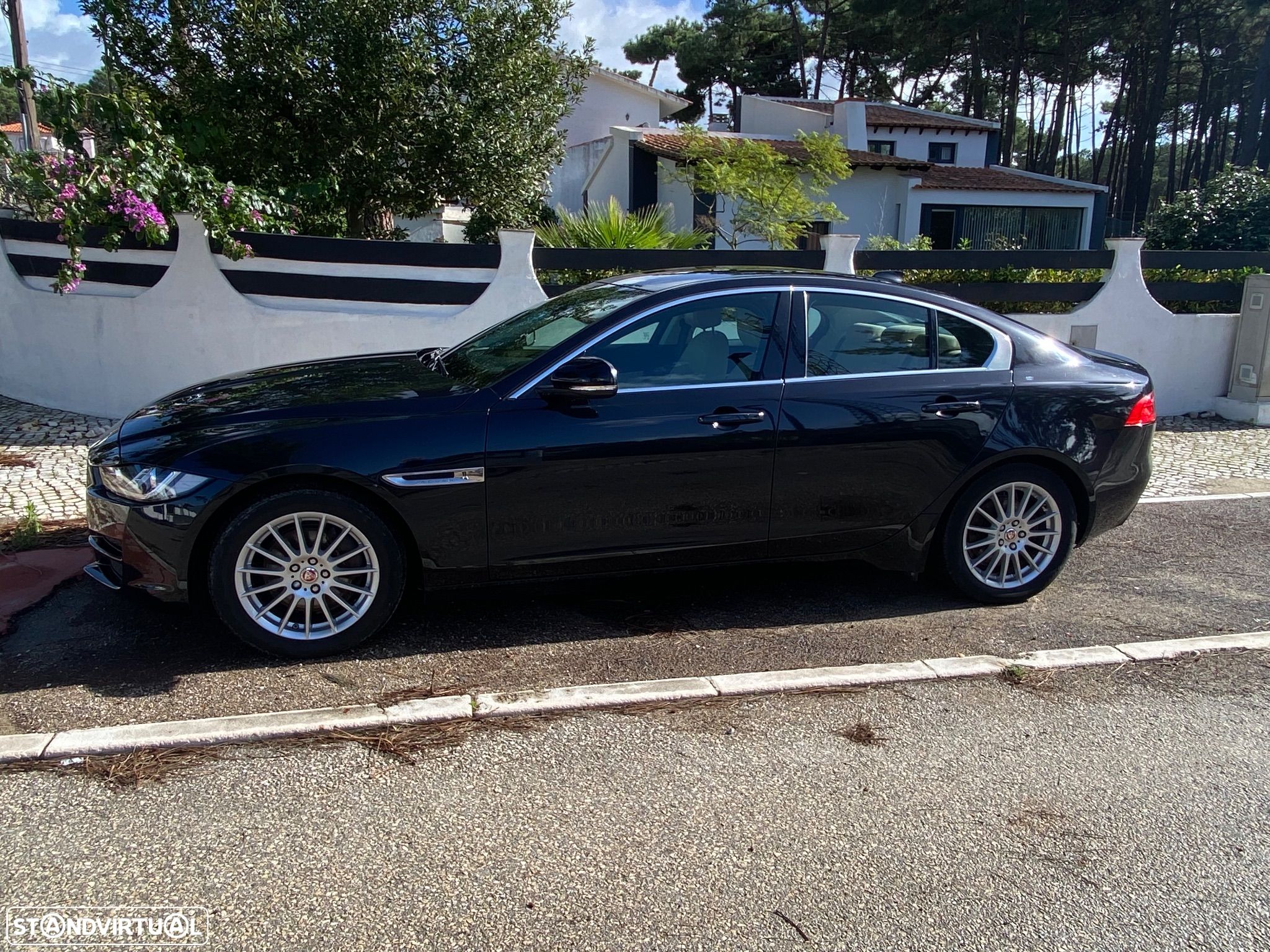 Jaguar XE 2.0 D Prestige Aut. - 1