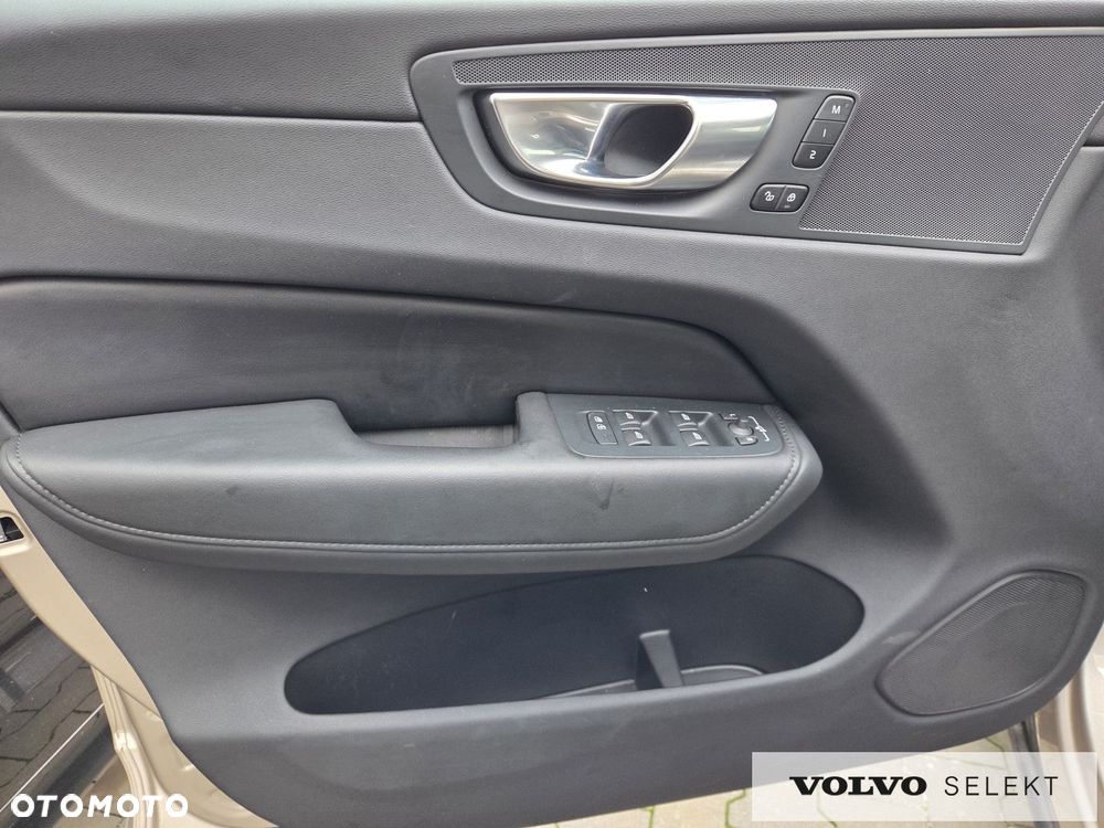 Volvo XC 60 B5 B AWD Plus Dark - 26