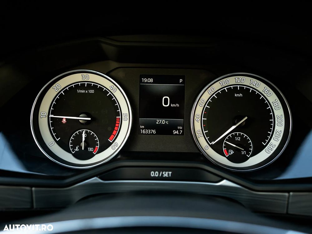 Skoda Superb 2.0 TDI DSG Style - 34