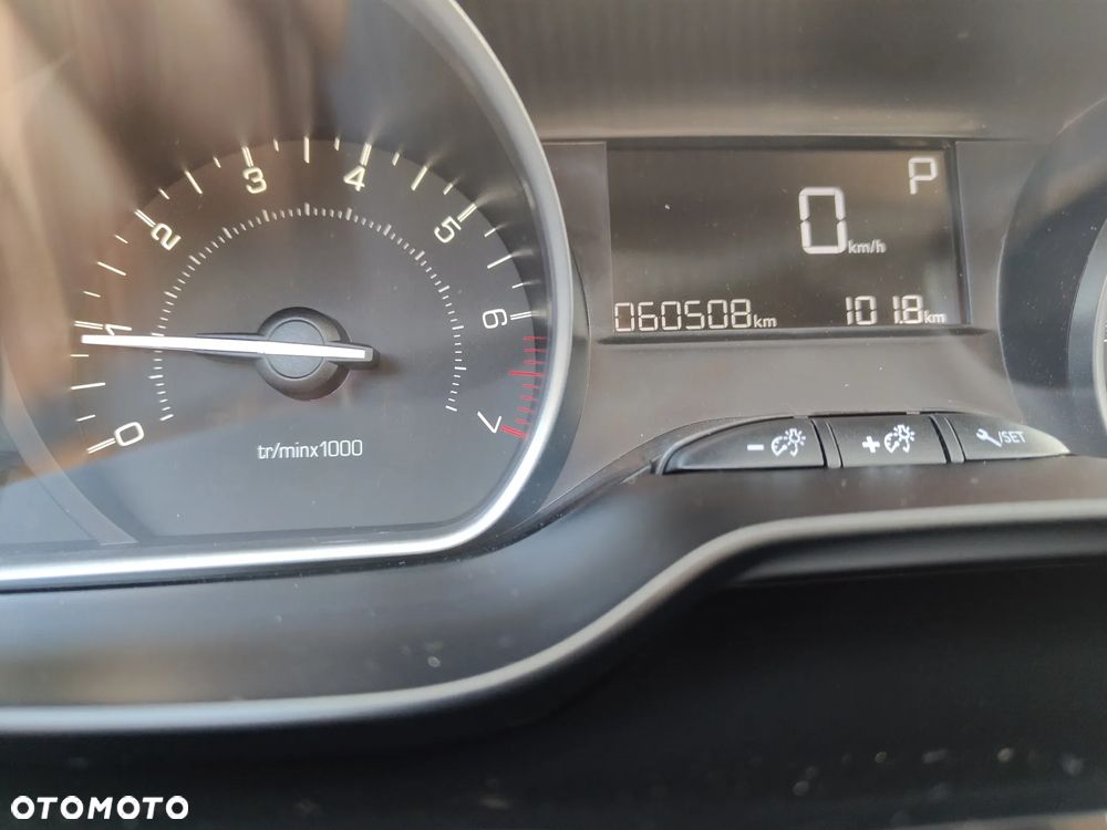 Peugeot 2008 PureTech 110 GPF Stop&Start EAT6 Style - 14