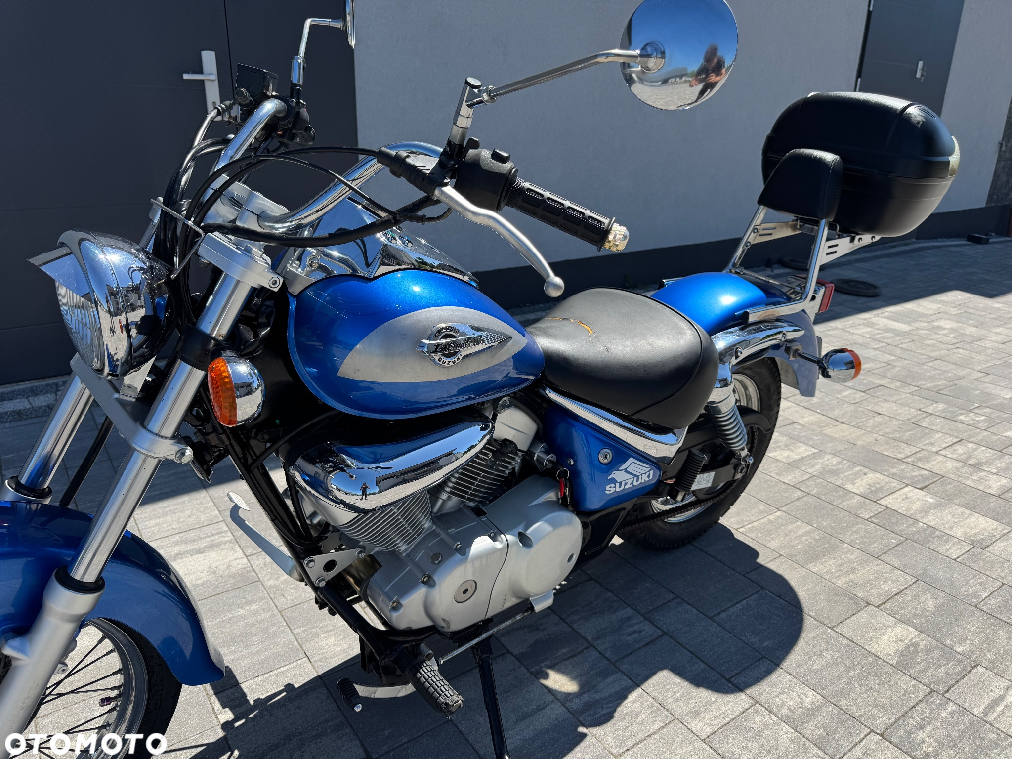 Suzuki Intruder - 8