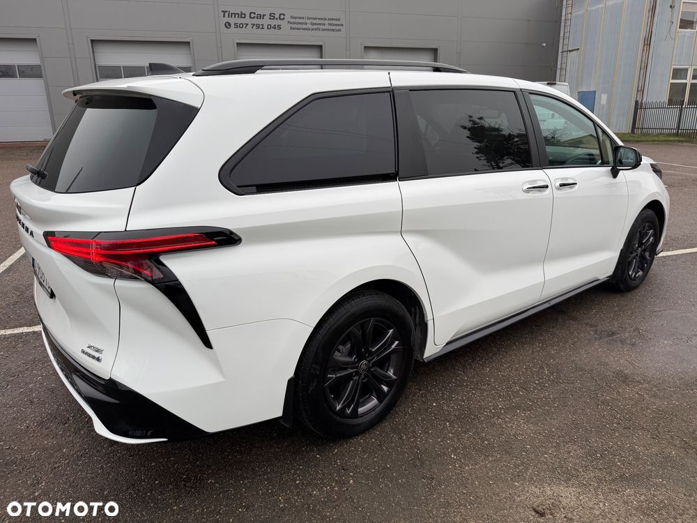Toyota Sienna - 11