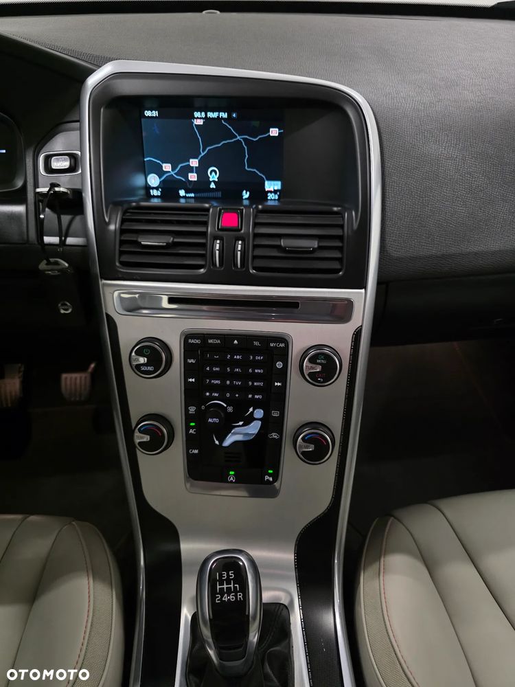 Volvo XC 60 D3 Drive-E Ocean Race - 11