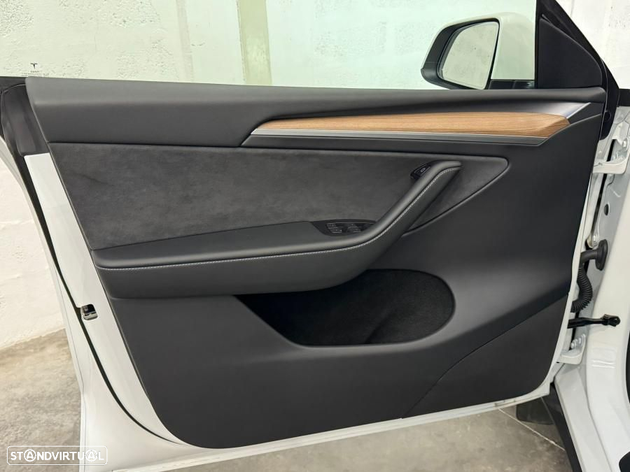 Tesla Model Y Long Range Dual Motor AWD - 34