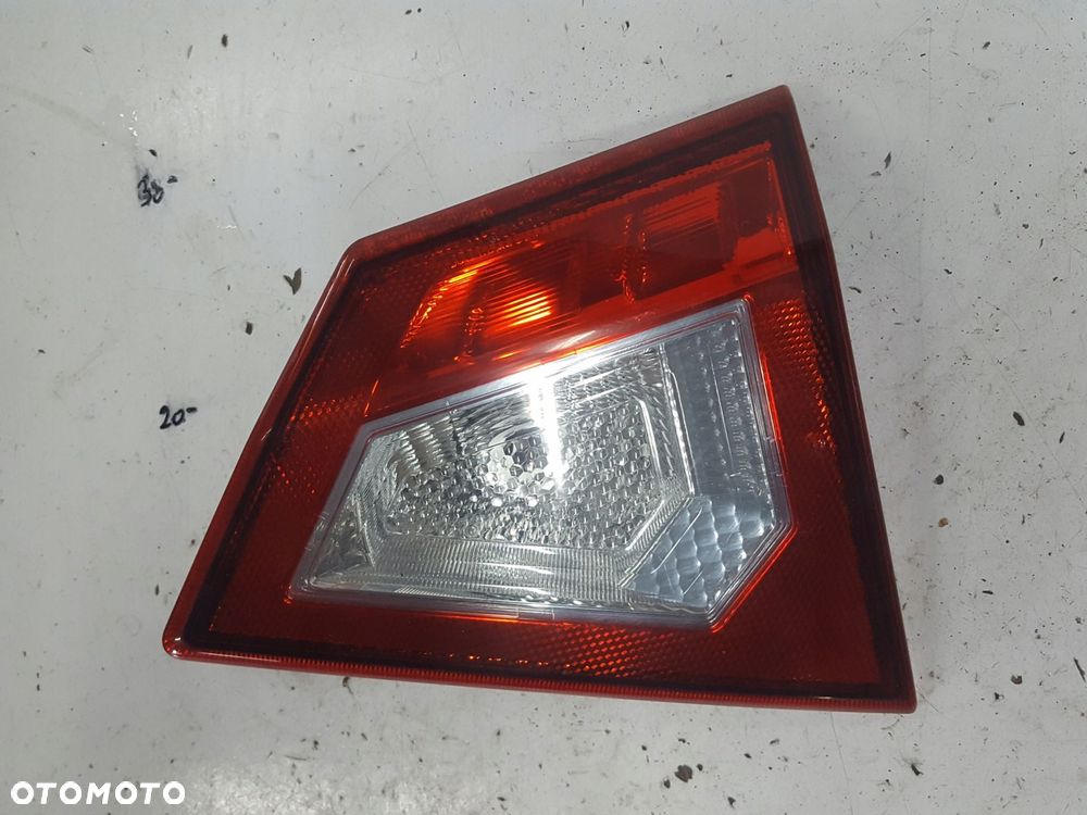 SUZUKI VITARA 3 III 15-17r LAMPA KLAPY PRAWA TYŁ TYLNA - 2