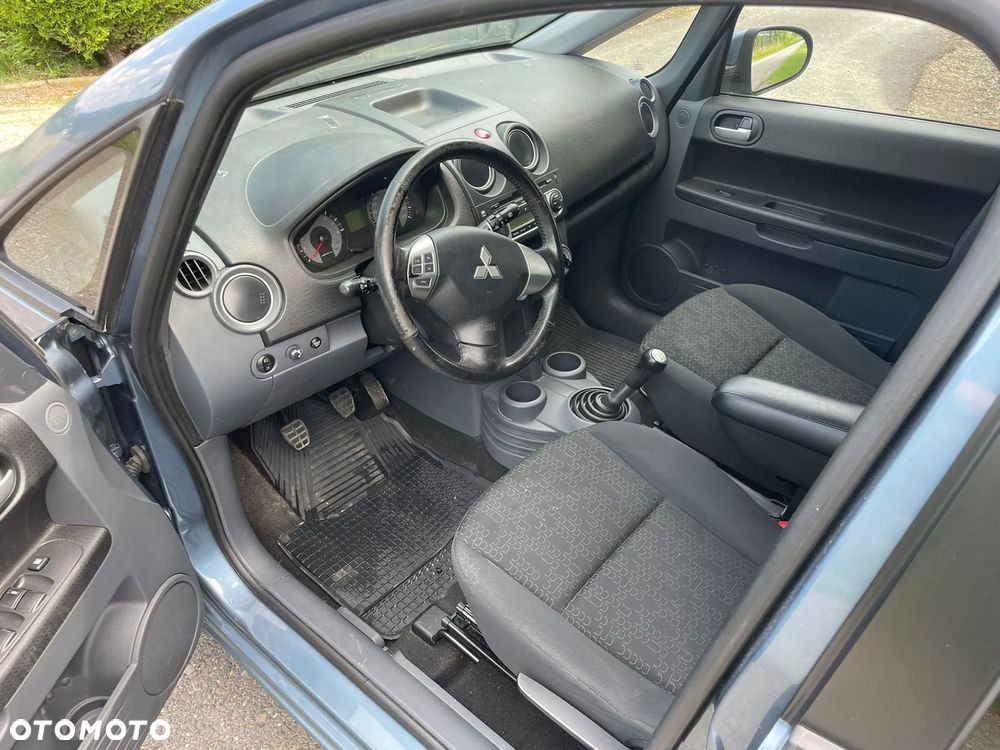 Mitsubishi Colt - 8