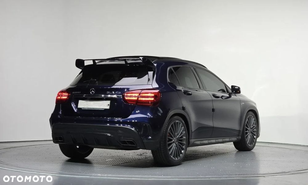 Mercedes-Benz GLA - 4
