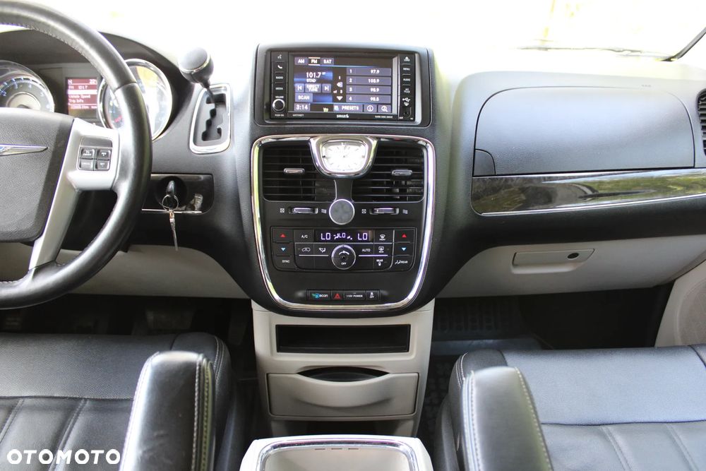 Chrysler Town & Country 3.6 Touring - 24