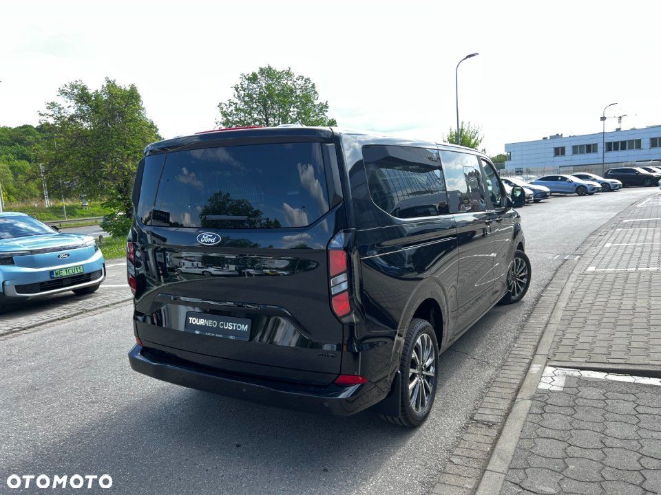 Ford Tourneo Custom - 5