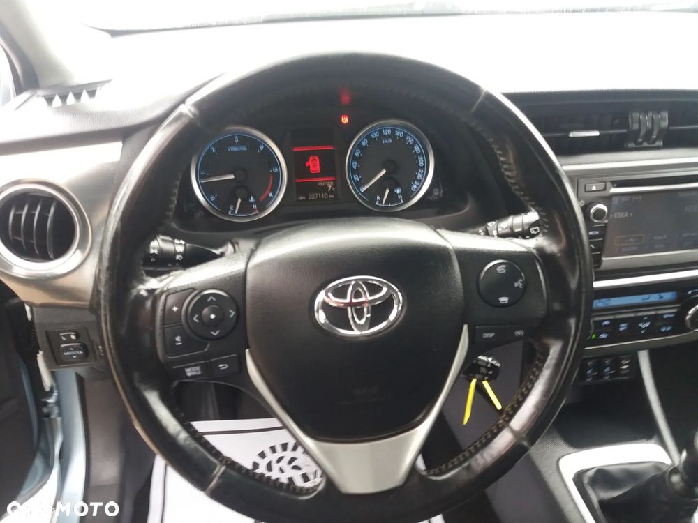 Toyota Auris 2.0 D-4D Dynamic - 14