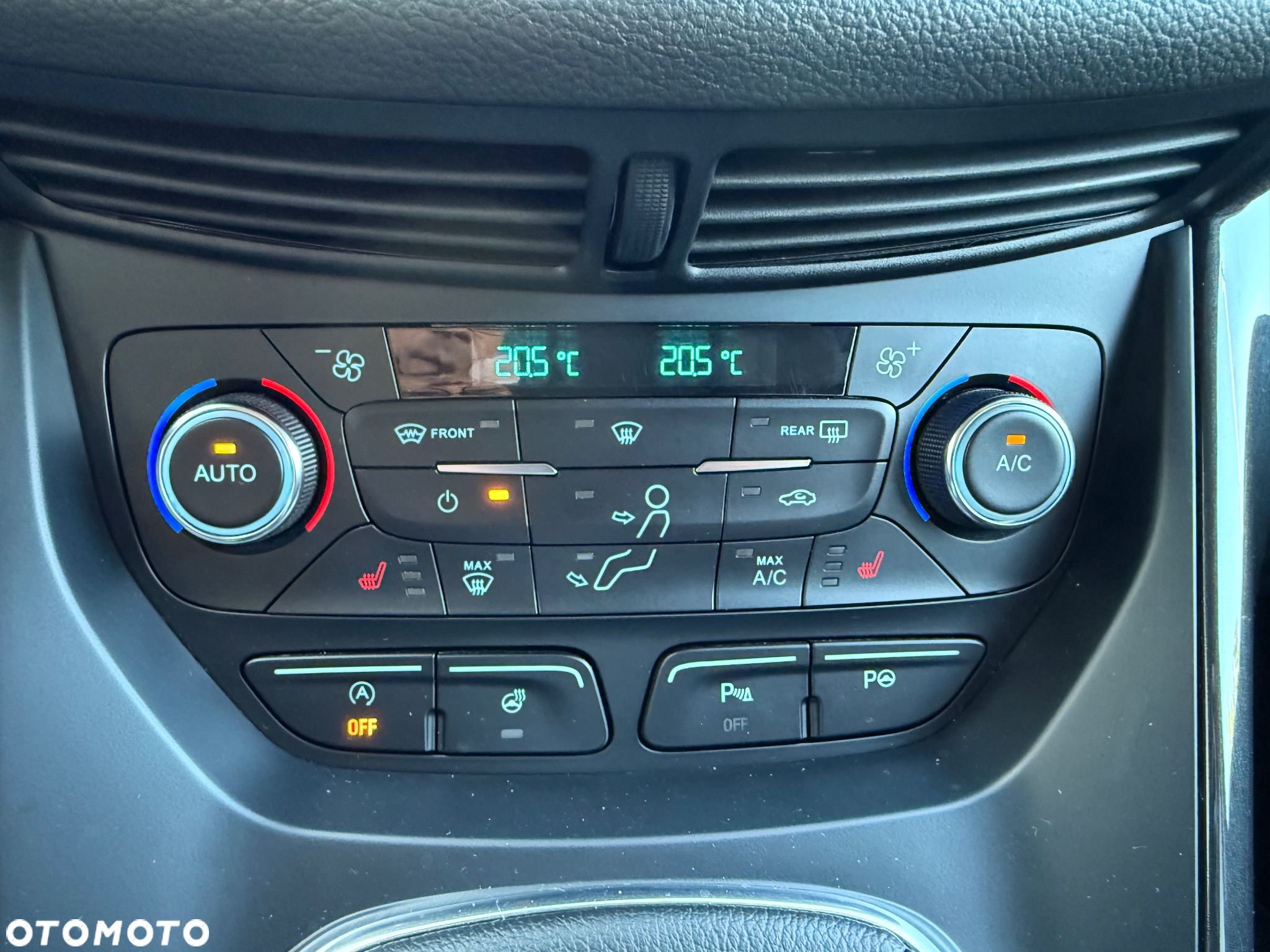 Ford Kuga 1.5 EcoBoost 2x4 Titanium - 14