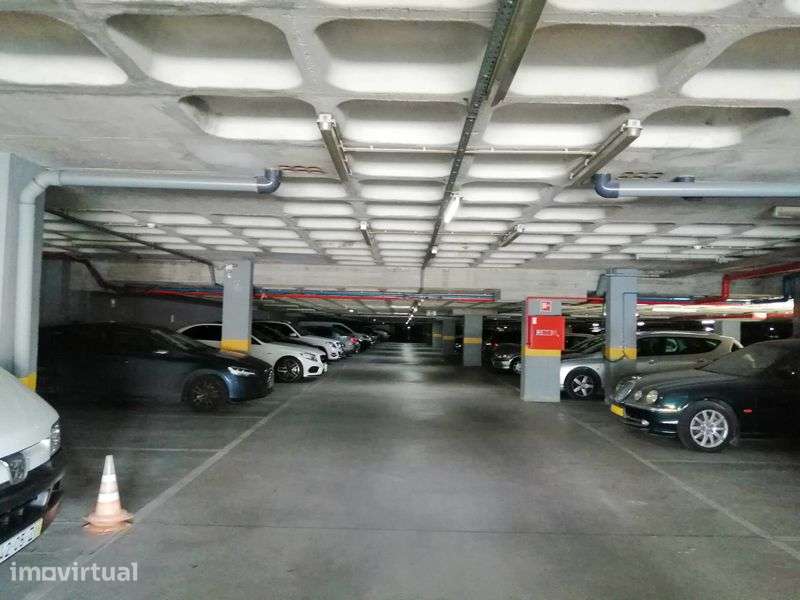 Estacionamento Estação Monte Abrão - Grande imagem: 2/12