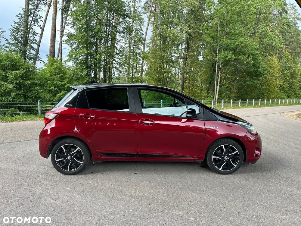 Toyota Yaris Hybrid 100 Selection Platinum - 4