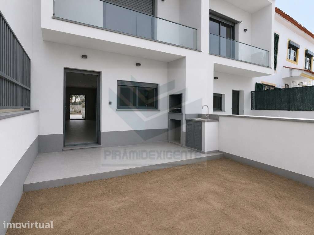 Moradia em Banda T3 Triplex Venda Sesimbra - Grande imagem: 4/15