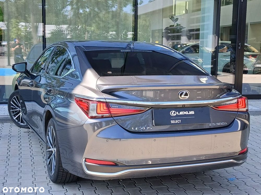 Lexus ES 300h Business Edition - 11