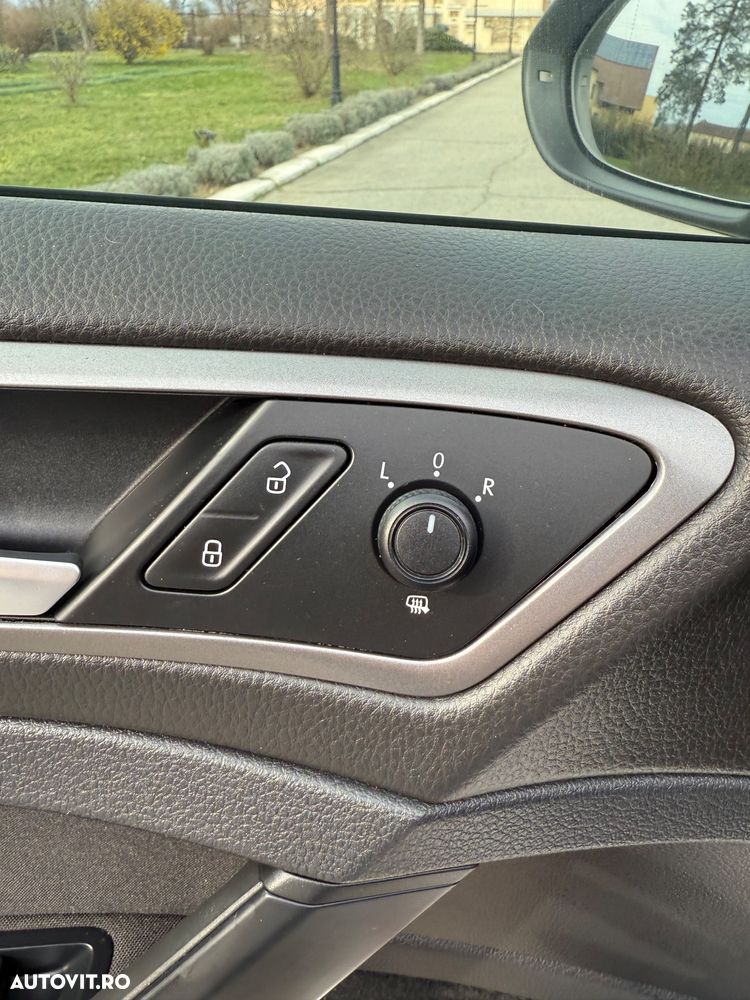 Volkswagen Golf - 10