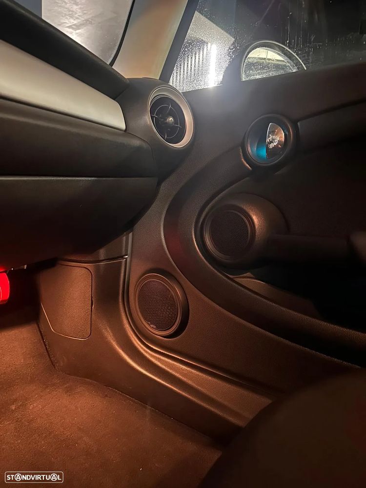 MINI 3 Portas One D - 17