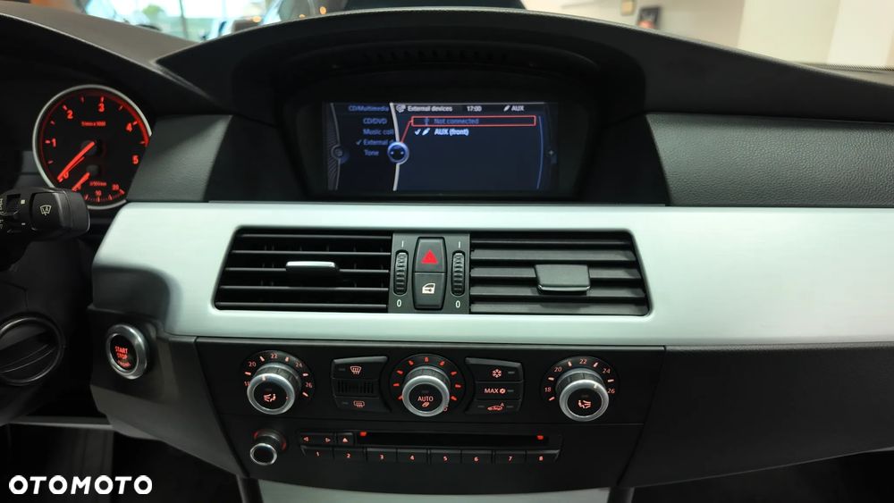 BMW Seria 5 525d xDrive Touring Edition Exclusive - 39