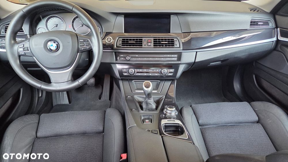 BMW Seria 5 525d - 10