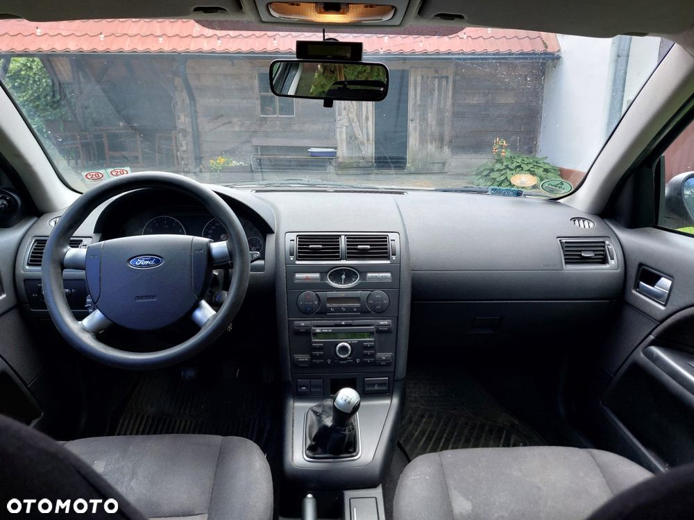Ford Mondeo 1.8 Trend - 11
