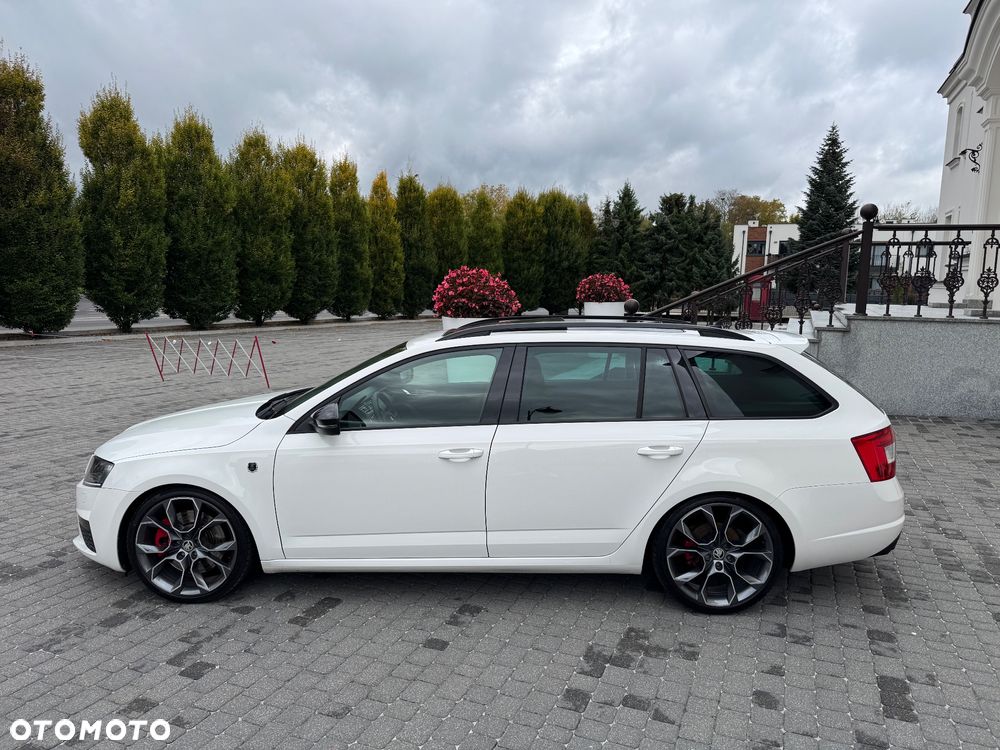 Skoda Octavia Combi 2.0 TDI DSG RS First Edition - 17