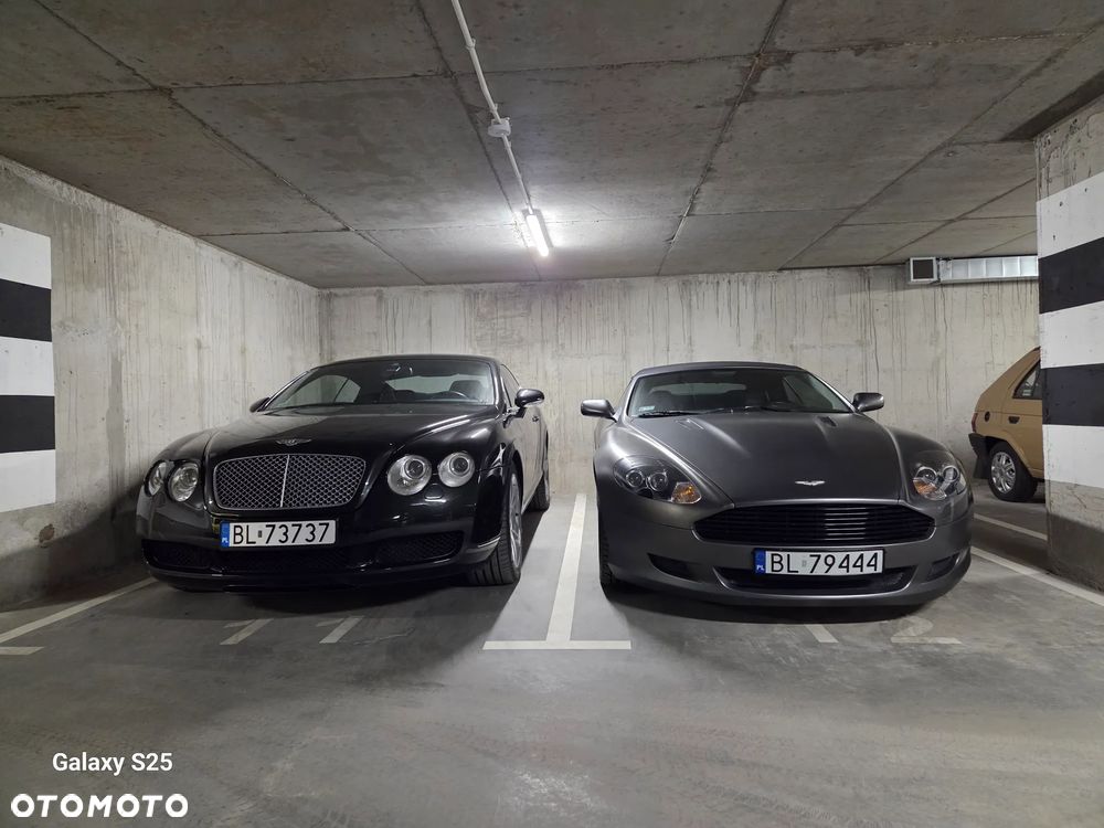 Aston Martin DB9 - 12