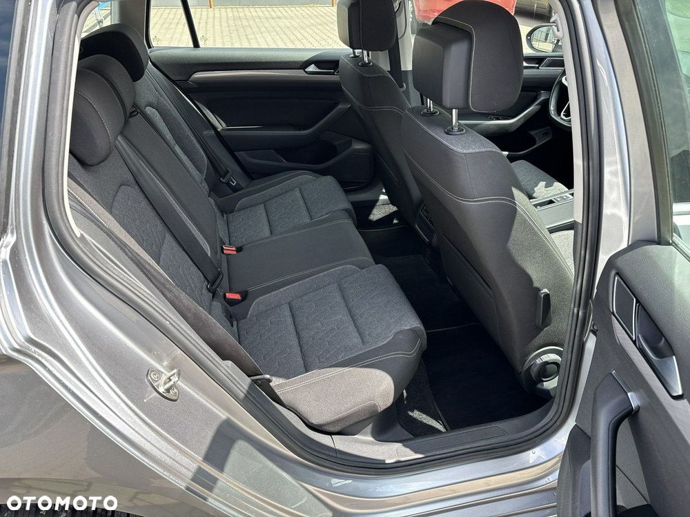 Volkswagen Passat - 14