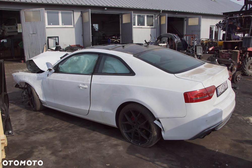 Auto na części - Audi A5 I 8T 3.0 TDI 239 KM CCWA LMK LY9C 2009R Silnik Skrzynia Drzwi Błotnik Klapa Zderzak Lampa Lusterko Klamka Szyba Deska Kokpit Sterownik Moduł Czujnik Licznik Wyświetlacz Panel Kierownica - 4