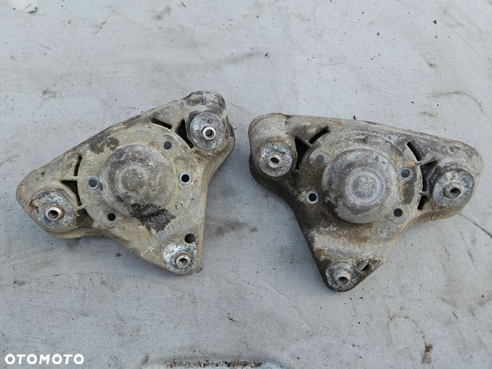 Mocowanie górne amortyzatora VW Passat B5 8D0412383E - 1