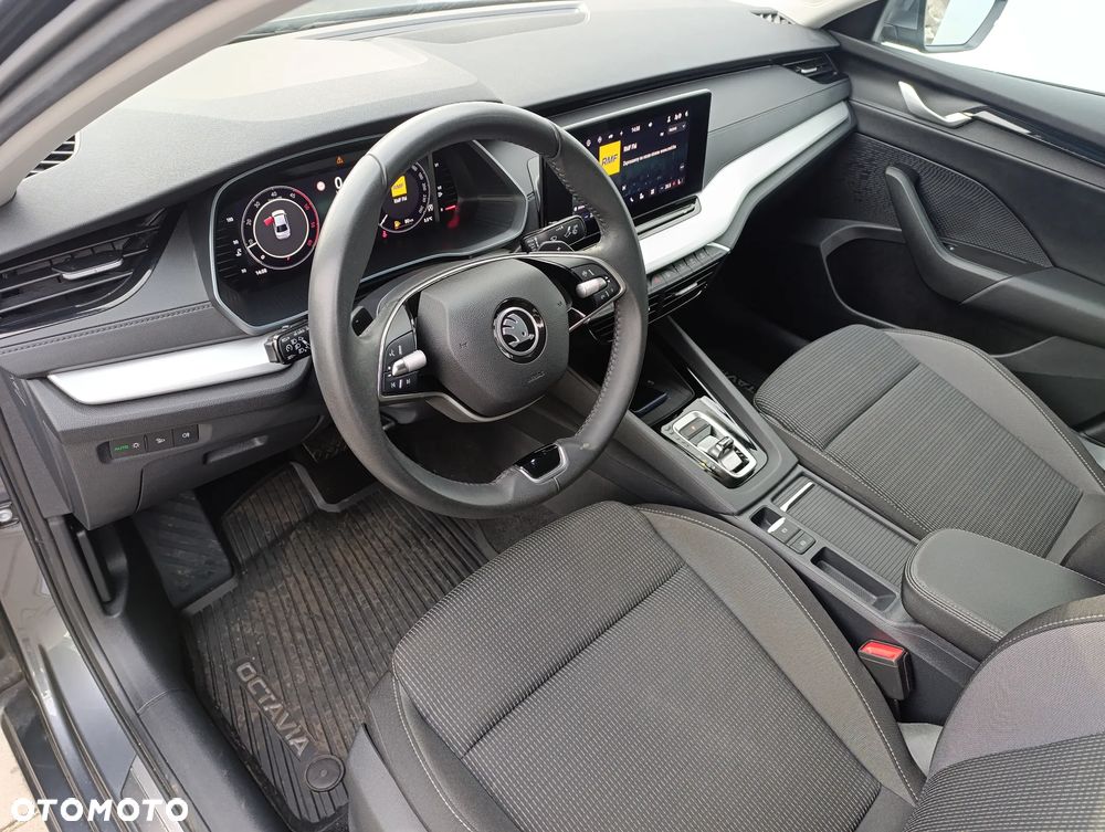 Skoda Octavia 2.0 TDI Selection DSG - 17