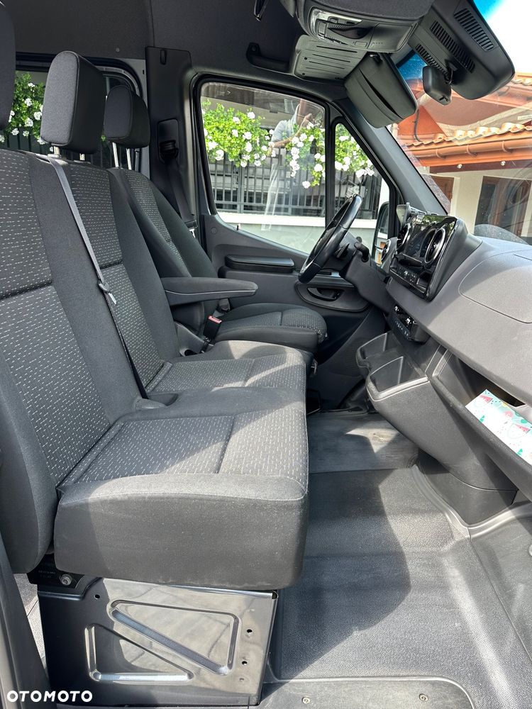 Mercedes-Benz Sprinter - 14