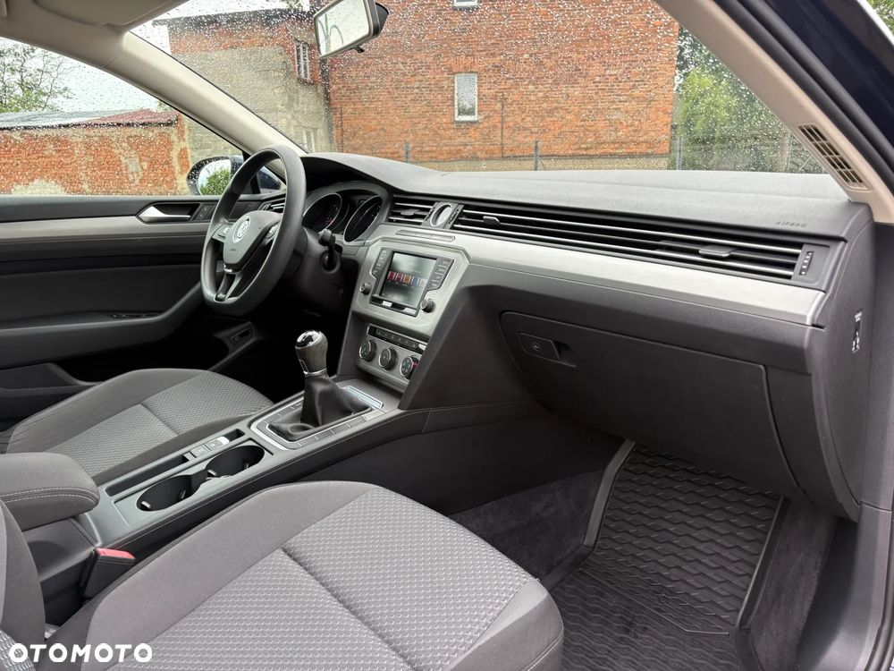 Volkswagen Passat Variant 1.6 TDI SCR BlueMotion Trendline - 14