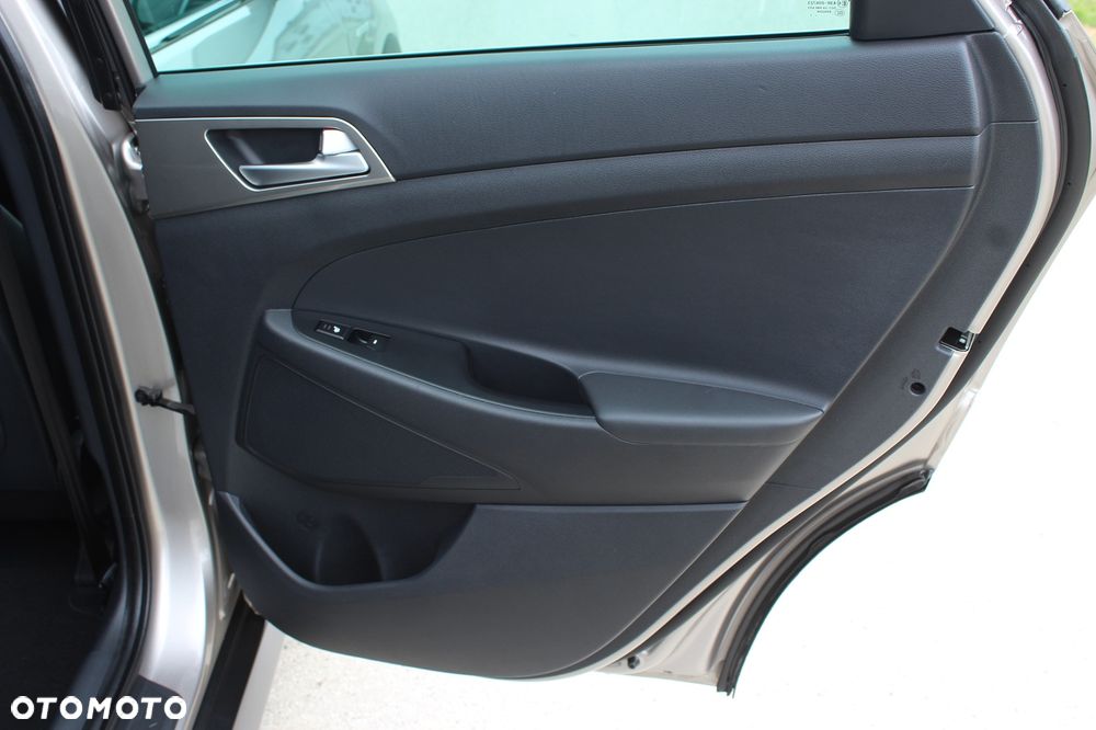 Hyundai Tucson blue 1.7 CRDi 2WD DCT Premium - 35