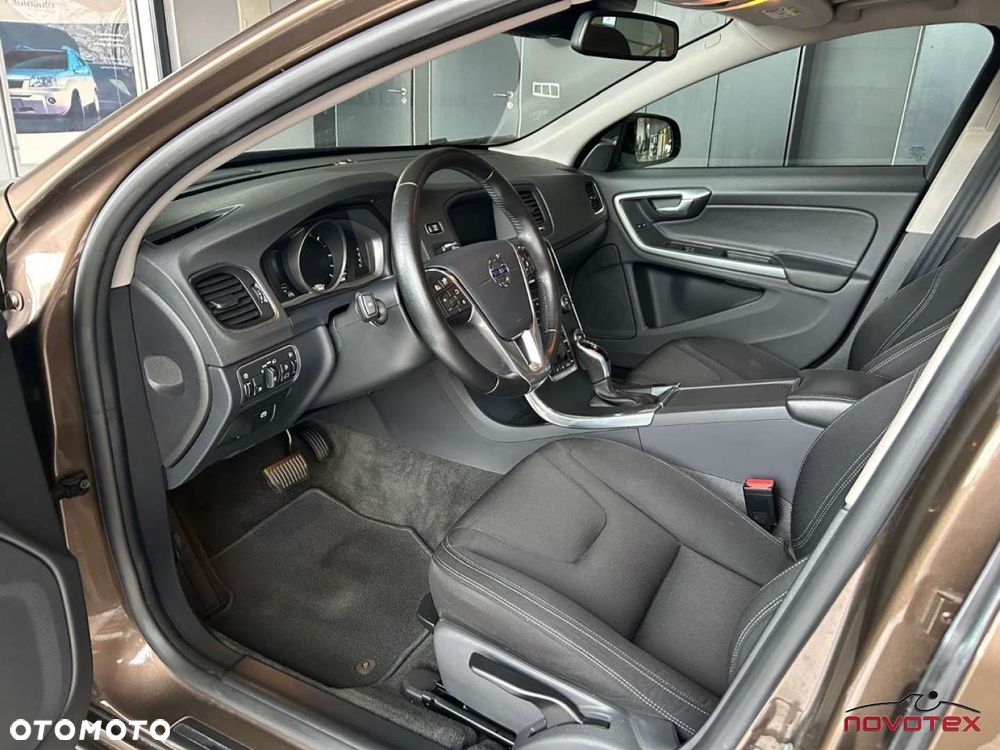 Volvo V60 Cross Country - 8