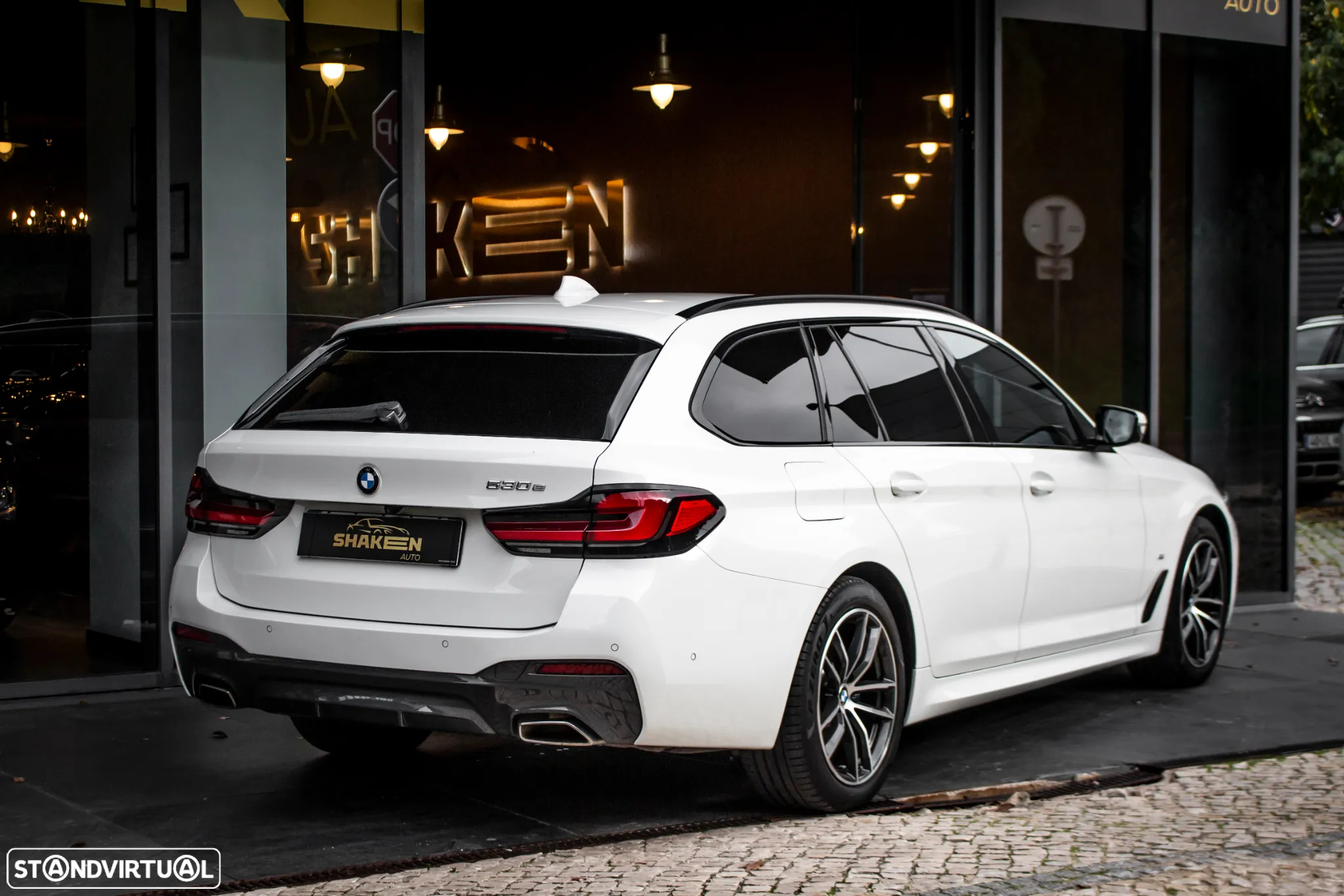 BMW 530 e Pack Desportivo M - 4