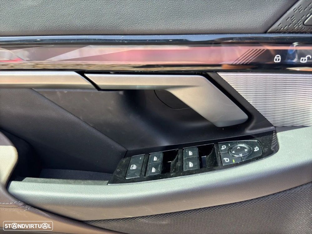 BMW 530 e Pack Desportivo M Pro - 16