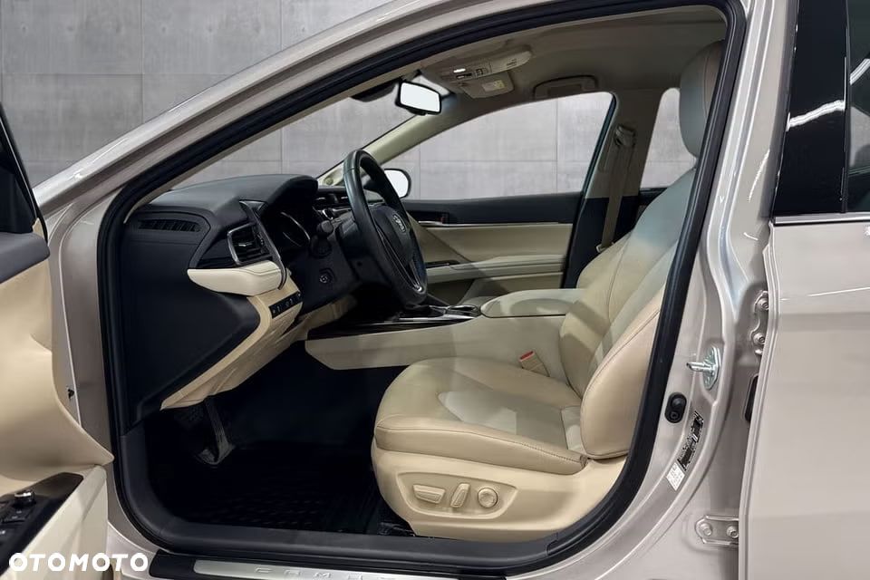 Toyota Camry 2.5 Hybrid Comfort CVT - 6