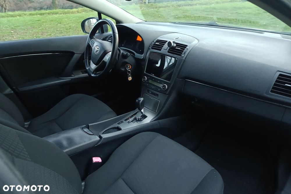 Toyota Avensis - 12
