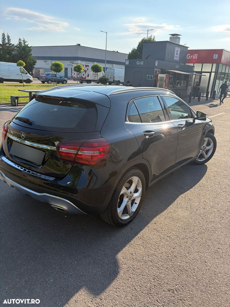 Mercedes-Benz GLA - 12