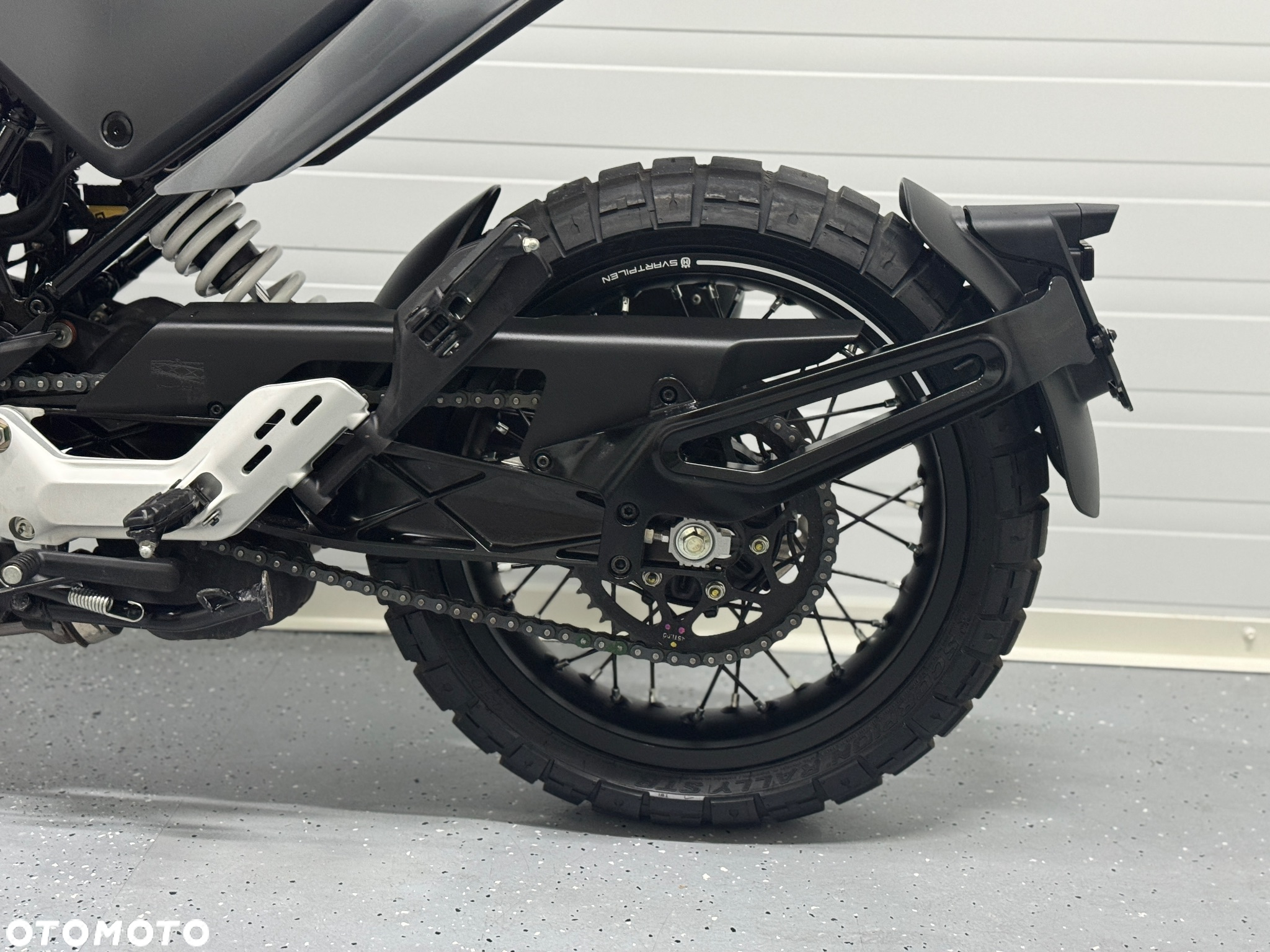 Husqvarna Svartpilen - 16