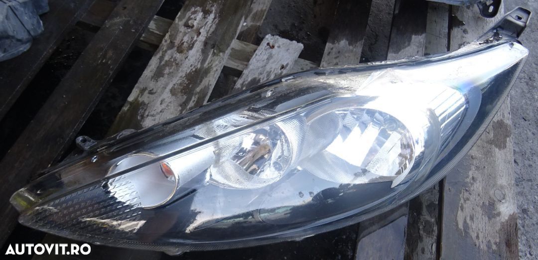 Far stanga Ford Fiesta din 2010 volan pe stanga - 1
